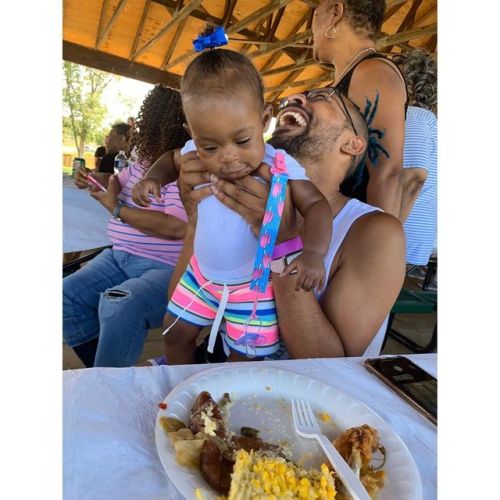 My niece kept trying to take my food lol. ❤️ #myonnik @myonni.k @winkthebratz @staydownjazz 