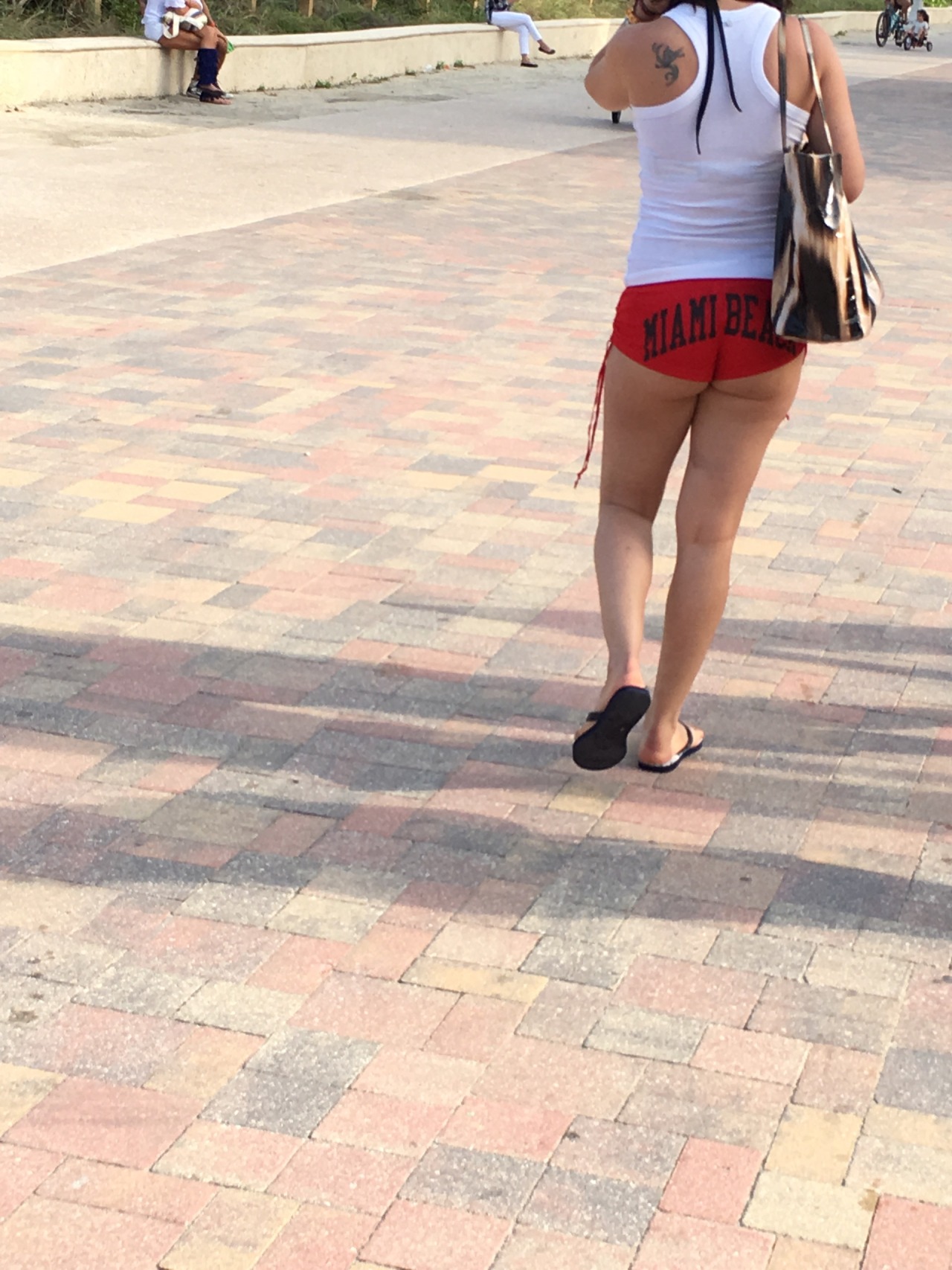 southfloridacandids:  More candid pictures of this milf