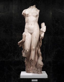  Statue of Venus, Paros marble, 117 AD