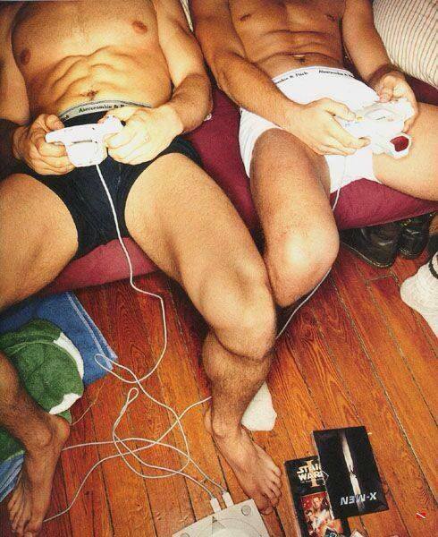 2hot2bstr8:  suddenly i want to learn how to play video games…..  Hipster porn for ALL!