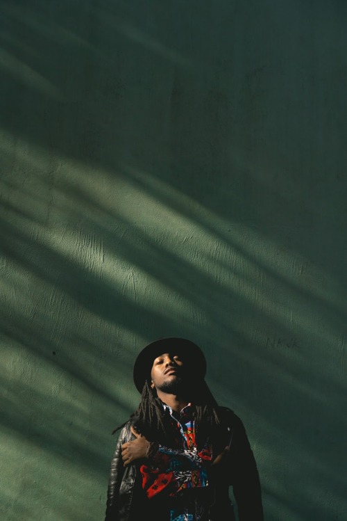 fonzfranc: Comfort in the Sun / Shadows Captured by: @noahbility