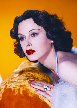 rudolphvalentinos:  Hedy Lamarr in Kodachrome.