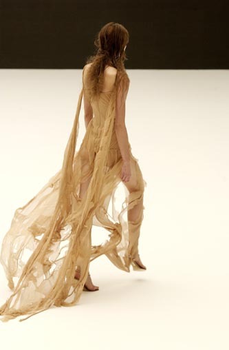 fagunt:    Alexander McQueen spring 2003 porn pictures