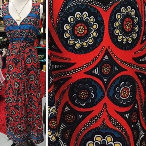 New dresses in the #modcloset booth! ❤️💙💛
.
.
#vintagedress #maxidress #vintagefashion #vintagemaxidress #70sstyle #1970sfashion #70sfashion #elkhart — view on Instagram https://ift.tt/2NrqFX0