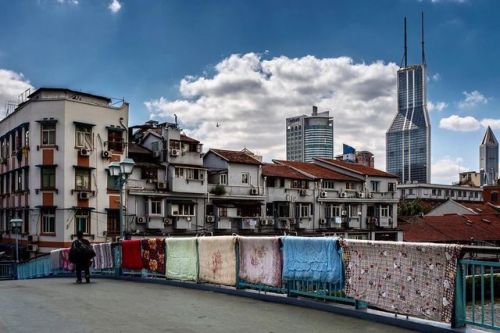 Airing the bedding on a fine day. #thatsshanghai #bedding #shanghaicity #shanghailifehttps://www.i