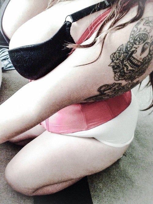 tease-me-preciosa:  Oh you know I missed you guys ;D  Would love a chance at this! Gorgeous