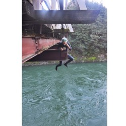 veeoneeye:  hung off the bridge for the thrill