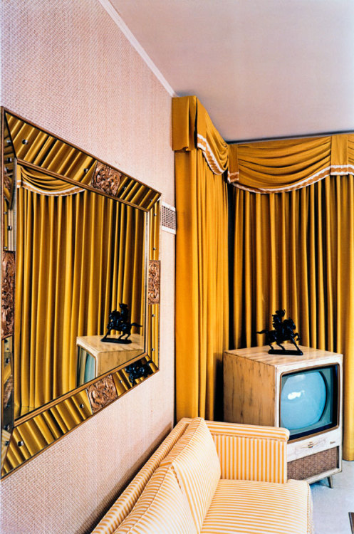 Some evocative vintage interiors shot by William Eggleston, one of the pioneers of color photography