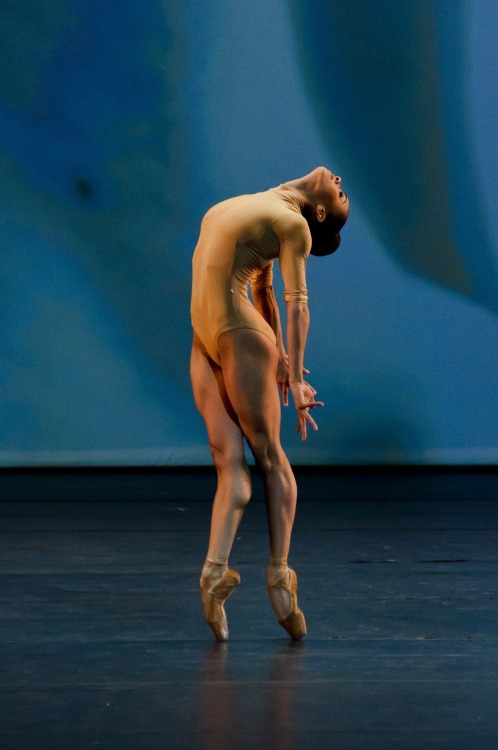 spookylangsettte:antdrinker:Misty Copeland is the first black female soloist at ABT in two decades. 