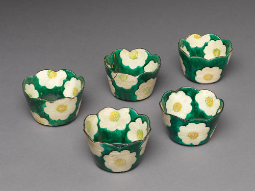 Set of Five Camellia-Shaped Side Dishes (Mukōzuke) with Camellia Patterns. Workshop of Ogata kenzan 