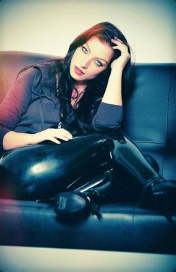 shiny-passions:  Latex http://latex-passion.blogspot.com/