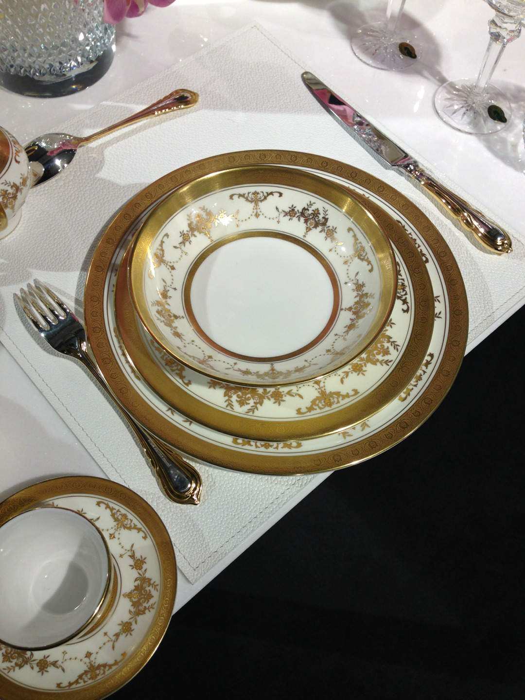 eri-ifewilliams:  Fine dining 