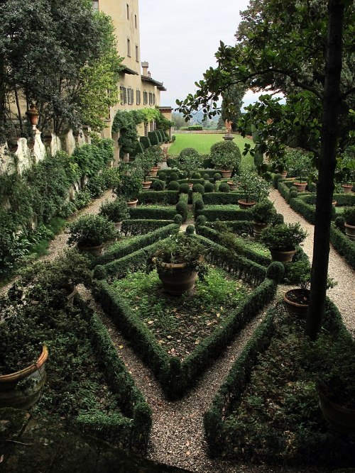 Giardino segreto, Villa Capponi, Pian dei Giullari 3, Arcetri, Firenze