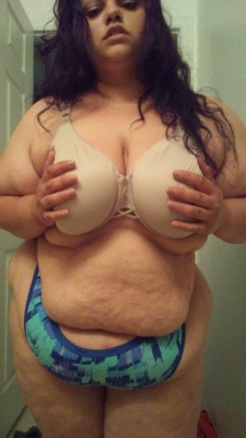 kingmontrell1:  mzjuicyykayy:I love my body!! It took a long time to be comfortable in my own skin. Now i can’t get enough i love rubbing and touching myself it makes me so excited. my pussy gets so wet my skin is so soft. If you love big belly big