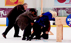 notabadday:  NOW LEAVING PAWNEE: Goodbye, Parks and Recreation  [1/1] ONE SEASON→