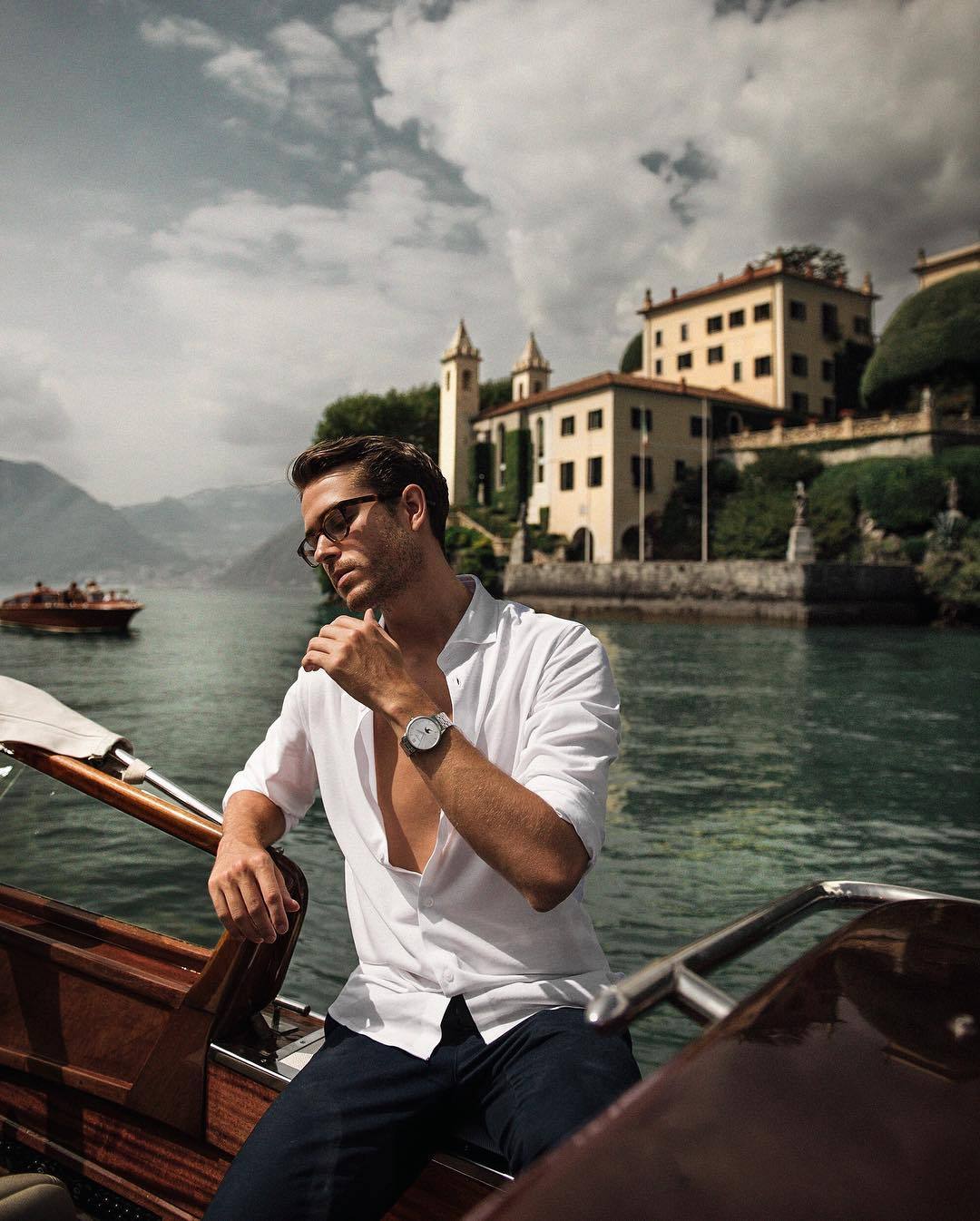 deluxelifestyle:
“Lake Como, Italy (Adam Gallagher)
”