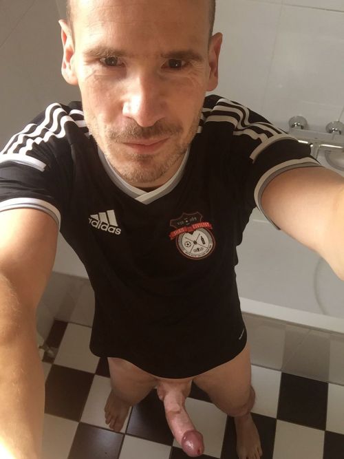 he-bop: nastyguyger:dutch-nude-dude:nudeguy37: dutch-nude-dude.tumblr.com/ MeSo fucking