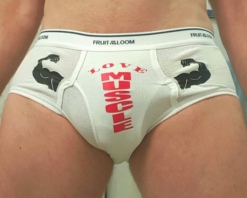 myunderpants4321:  my vpl soft in my  pouch shows there is a muscle that will flex out that fly  