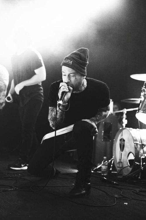 Jonny Craig singing And I Told Them I Invented Times New Roman with Dance Gavin Dance | The Crocodil