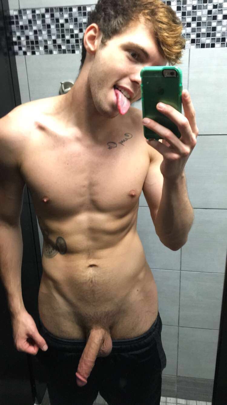 alanpalmsprings:  sprinkledpeen: This cute horny fucker  🌴If you like what you