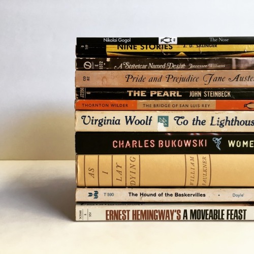 macrolit:Random stack of literary classicsHemingway, Bukowski, Steinbeck, Woolf, Gogol, Doyle, Willi