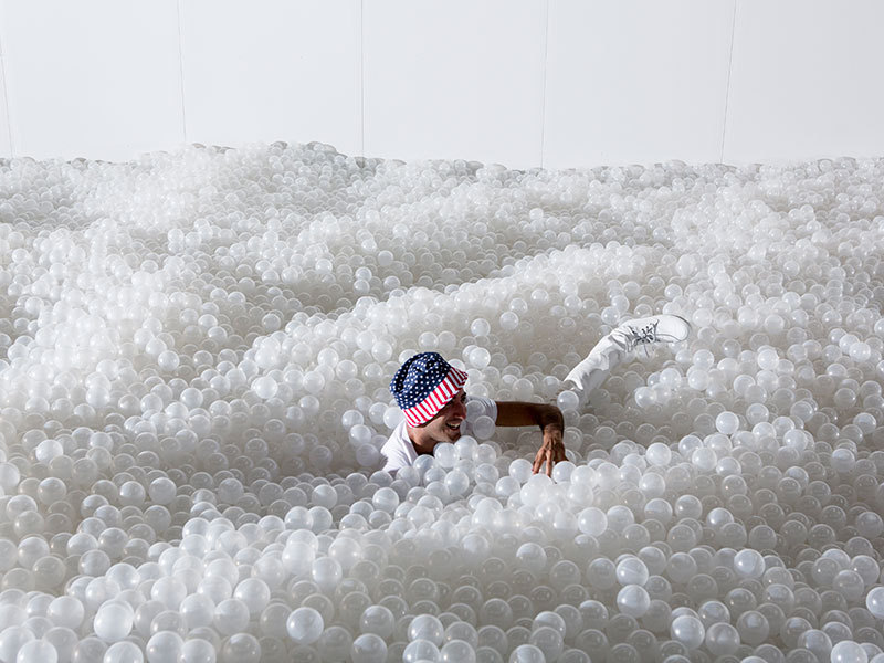 wnq-writers:  culturenlifestyle:A 10,000 Square Foot Ball Pit Located Within Museum