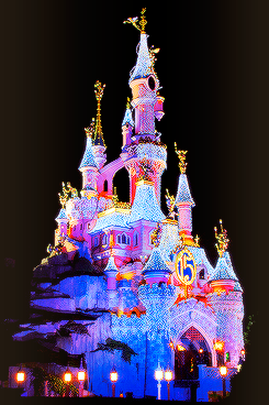 mickeyandcompany:  25 Days of Disney Christmas [02/25] - Disney castles decorated for the holidays (photo credits are captioned)