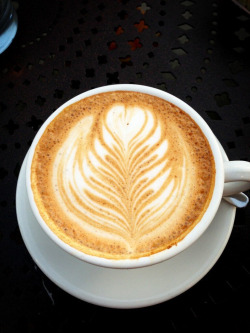 cafune-h:  perfect latte art :) 