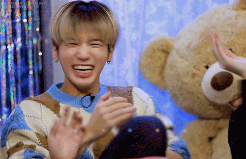yeonbins:  the members reaction to yeonjun’s “laptop”