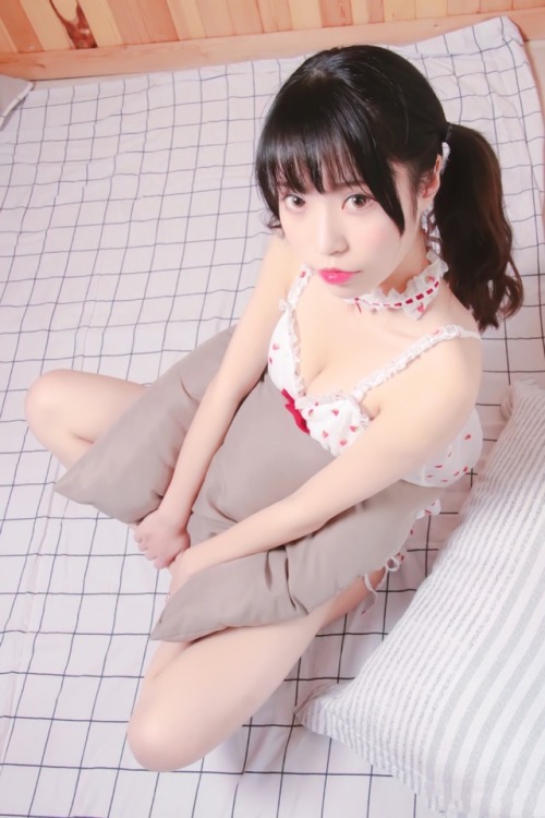 maijixiaokeai: 有人想摸摸我的逼吗？