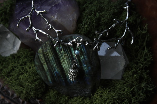 90377:this beautiful necklace is made of silver twigs, a bright blue/green labradorite bead and a pi