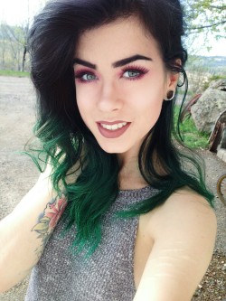 lunaerial:  zel-duh:  green makes me feel like a mermaid   I’ve literally never been so in love with you Maddi