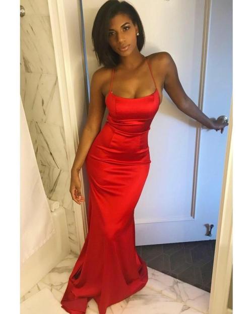 mamacheta: Taylor Rooks (x-post /r/hot_reporters)