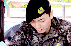 specialteuk:   parkjunng:    Teukie with the kids    Omg… NO IT’S FREAKING TOO