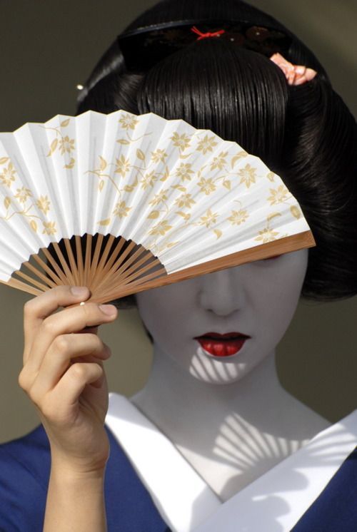 Fonte Pinterest , 125 best Antique Hand Fans images d1a46b17987b2539aad5238b3e4011f5–geisha-ja