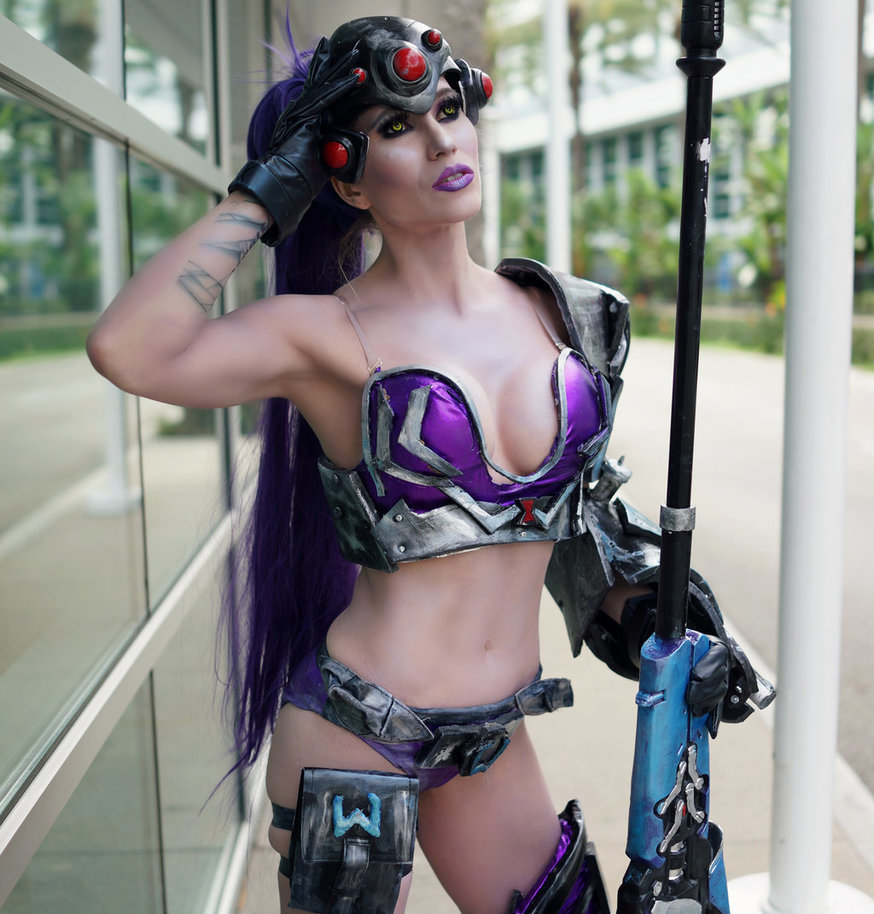 hotcosplaychicks:  Armored Widowmaker Cosplay by XeveriaNordskov Check out http://hotcosplaychicks.tumblr.com