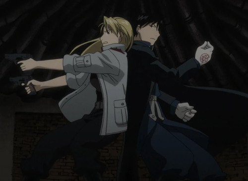 Riza Hawkeye and Roy Mustang standing back to back