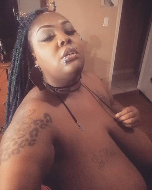 bbwzariahjune: Choke me daddy