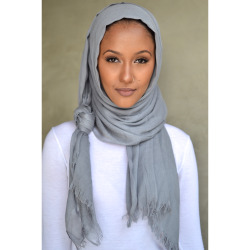 ibethatlioness:  stylin &amp; profilin in my vela scarf…oh you know the ush 💅🏽