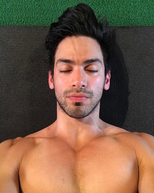 mini-elephants:When no one is around to help you record your workout, so all you get is a picture of the aftermath. (at BodyMechanix Fitness Cooperative)