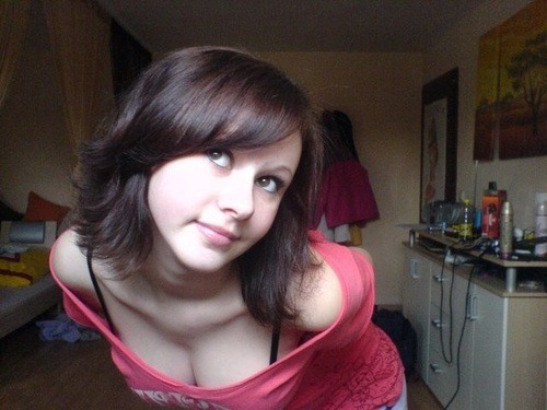 self-shot-nation:  Veronica Lavery Takes adult photos