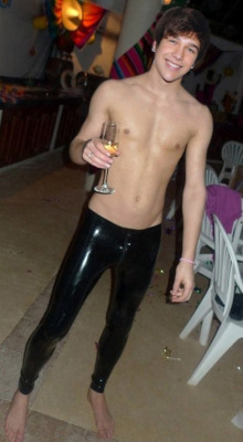 vlord76:  Austin always liked skintight rubber… and he loves showing this to his “Mahomies” :) 