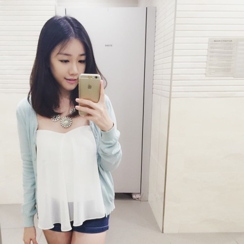 singarean:Girl in White Tops 1