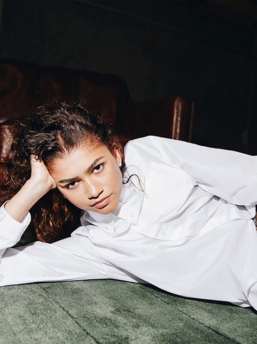 ZENDAYA COLEMANGQ Magazine (2021)