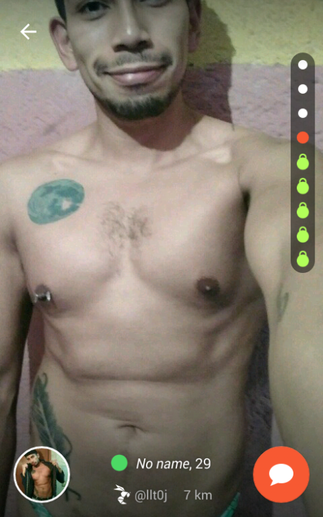 hornetcdmx:  Que rico pasivo tatuado