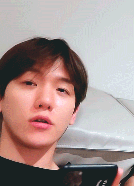 byuntoro:handsome bare faced hyunee ♡