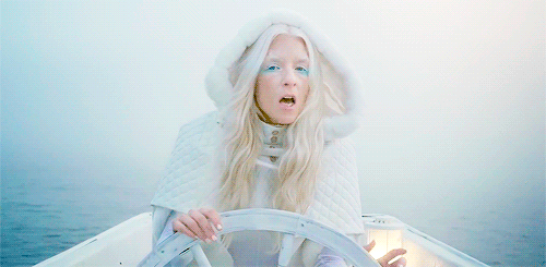aphxtwink:  iamamiwhoami; fountain 