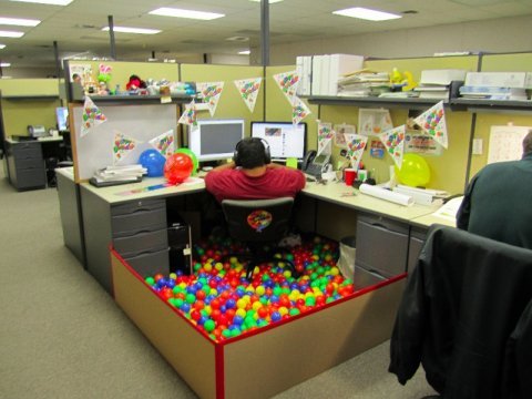 ipostfun:  best cubicle ever 