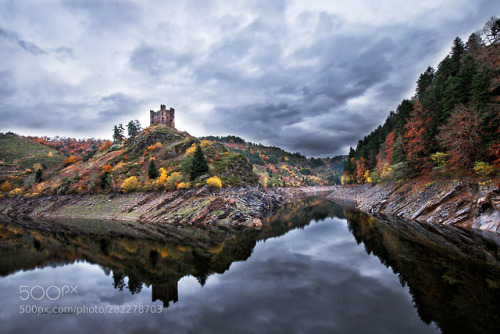 Château d'Alleuze by romaincaule (nature)