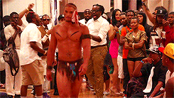 top-azzpirations:  voyagebysexualdiscovery:  She is Working it  and bet he gets savage